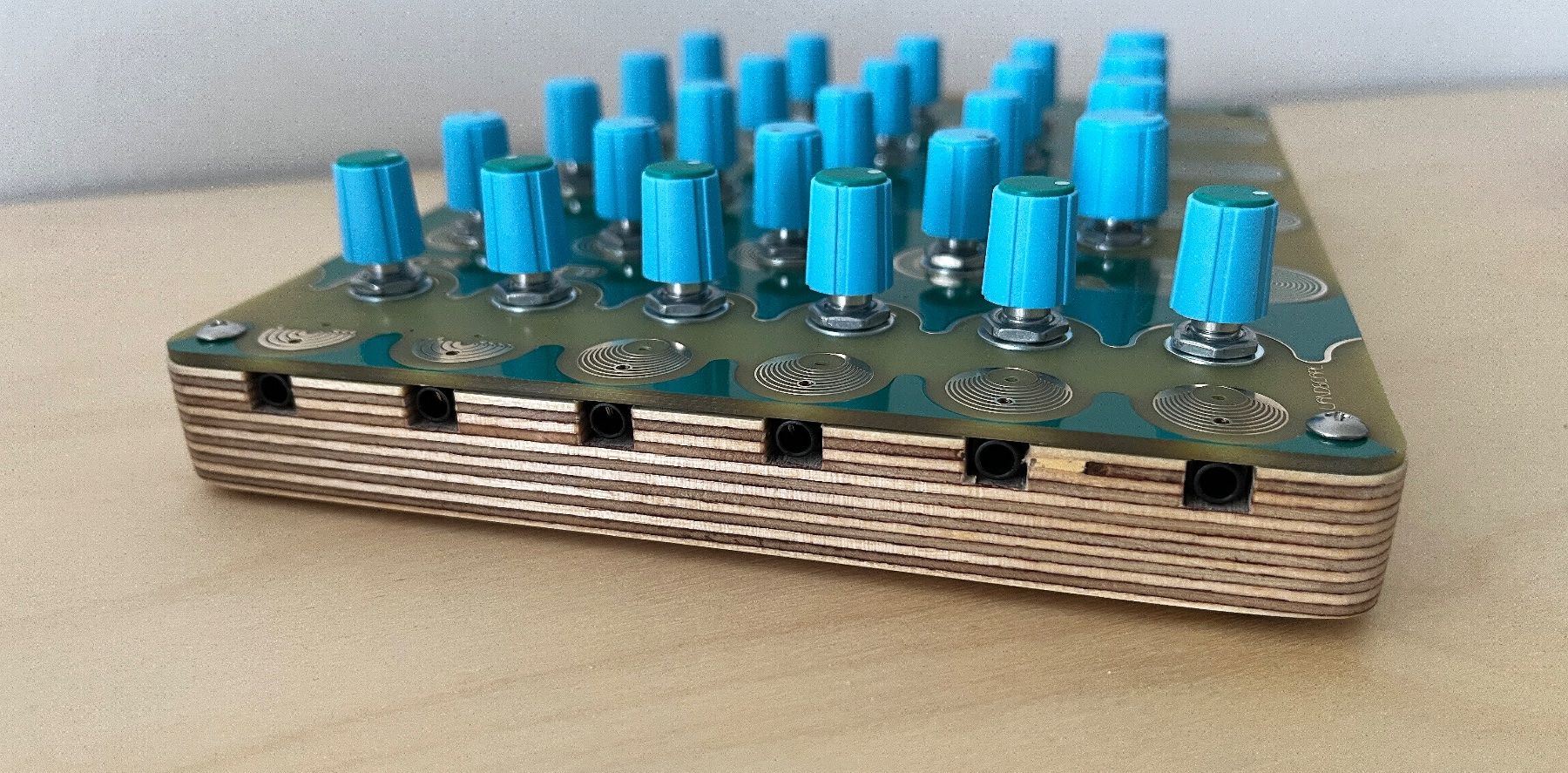 Musikinstrumente: Landscape Moon 4-Channel Passive-Analogue Drum Synth – Neu (gemäss Beschreibung) aus Basel von CBassReflex 2
