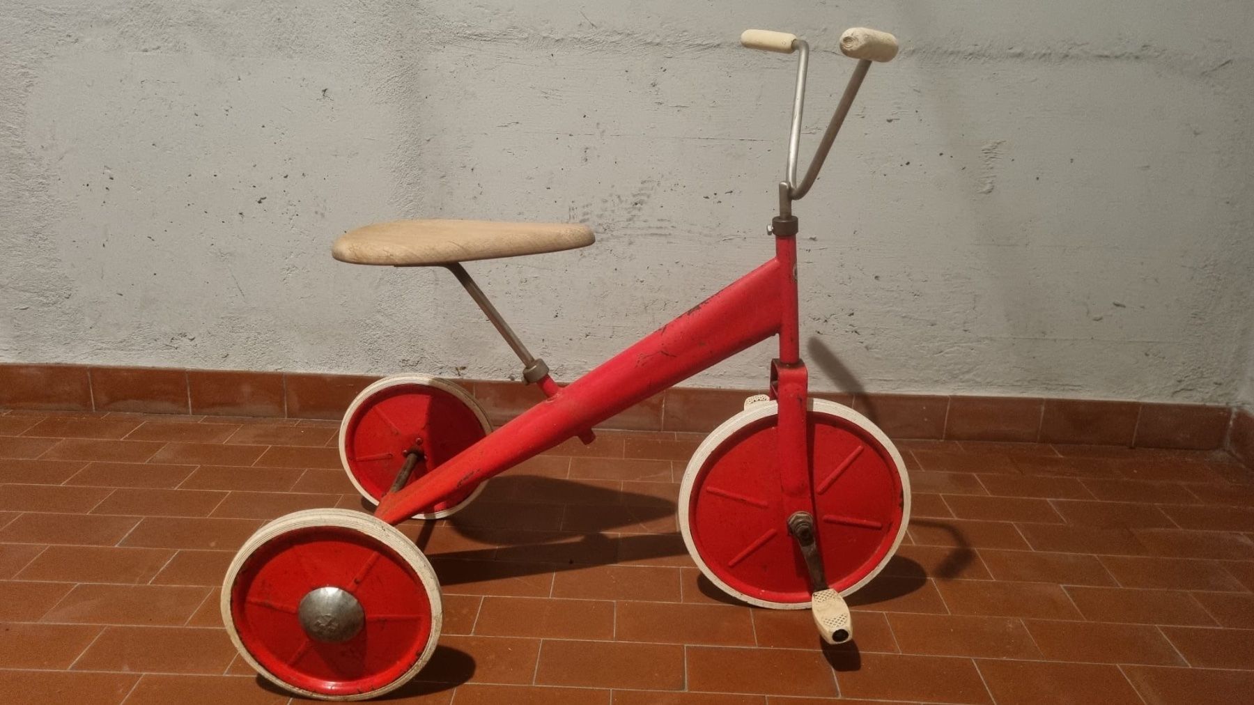 Veicoli per bambini: Rotes Vintage Dreirad KEMP – Usato da Oberengstringen venduto da George0070 5