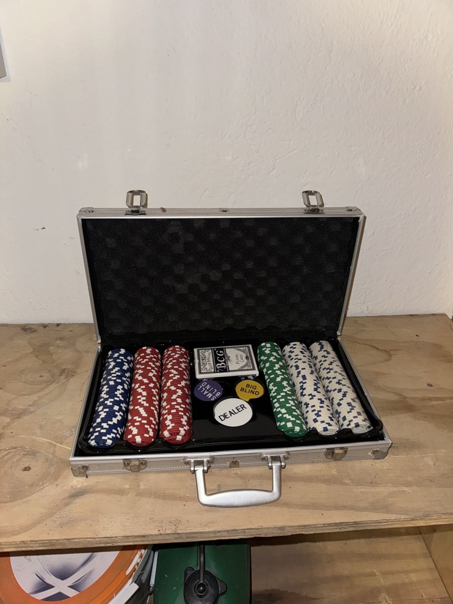 Spiele: Pokerset im Alukoffer, 300 11.5g Chips – Neu (gemäss Beschreibung) aus Wallisellen von Cihad02