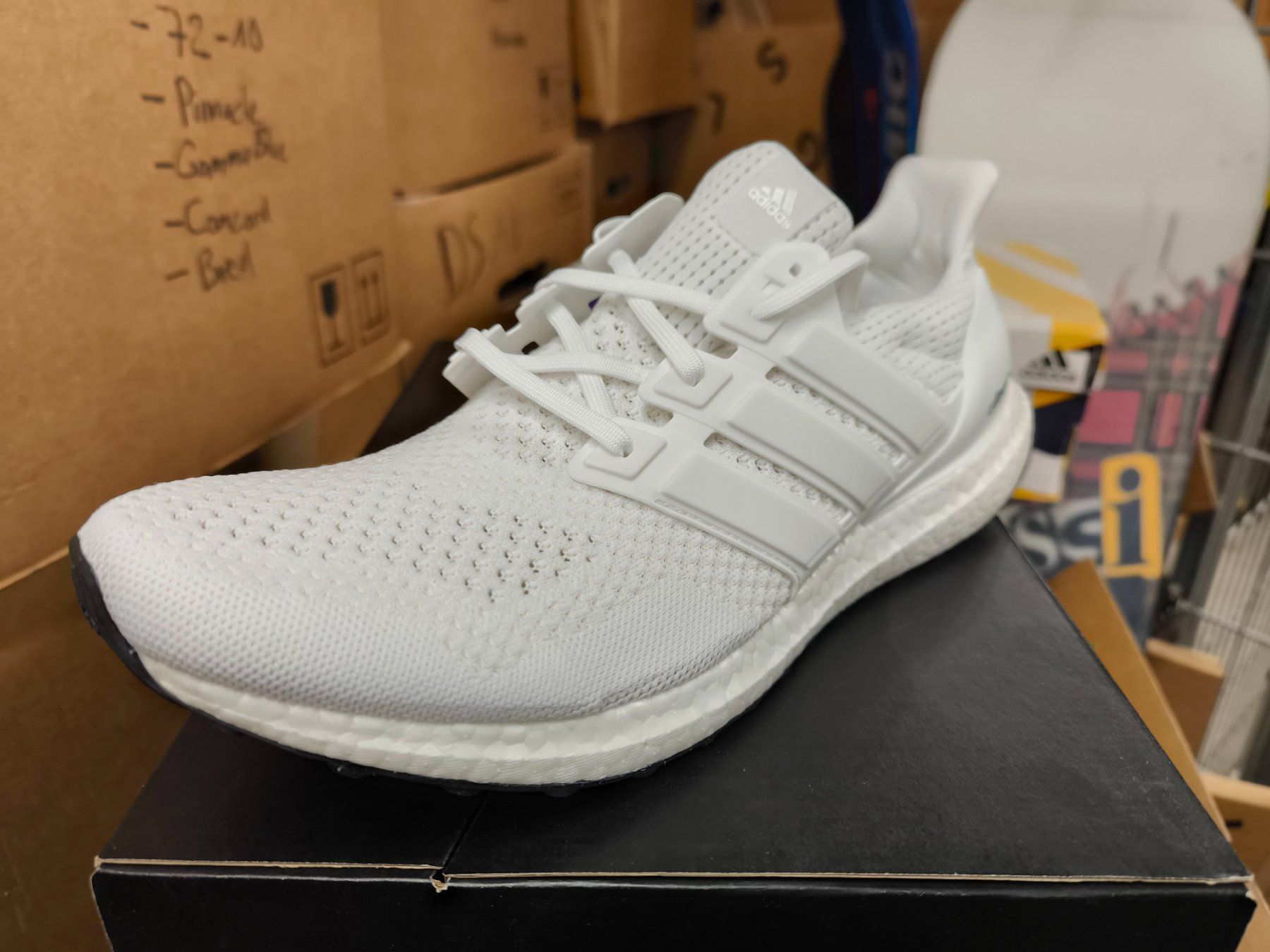 Herrenschuhe: Adidas ULTRABOOST 1.0 triple white US12 – Neu und originalverpackt aus Zürich von l.to