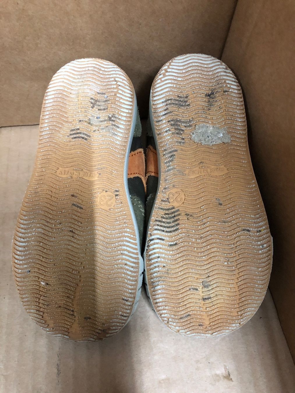 Scarpe da uomo: Turnschuhe dunkelgrün Grösse 23 – Usato da Eschlikon TG venduto da RamonaSt 5