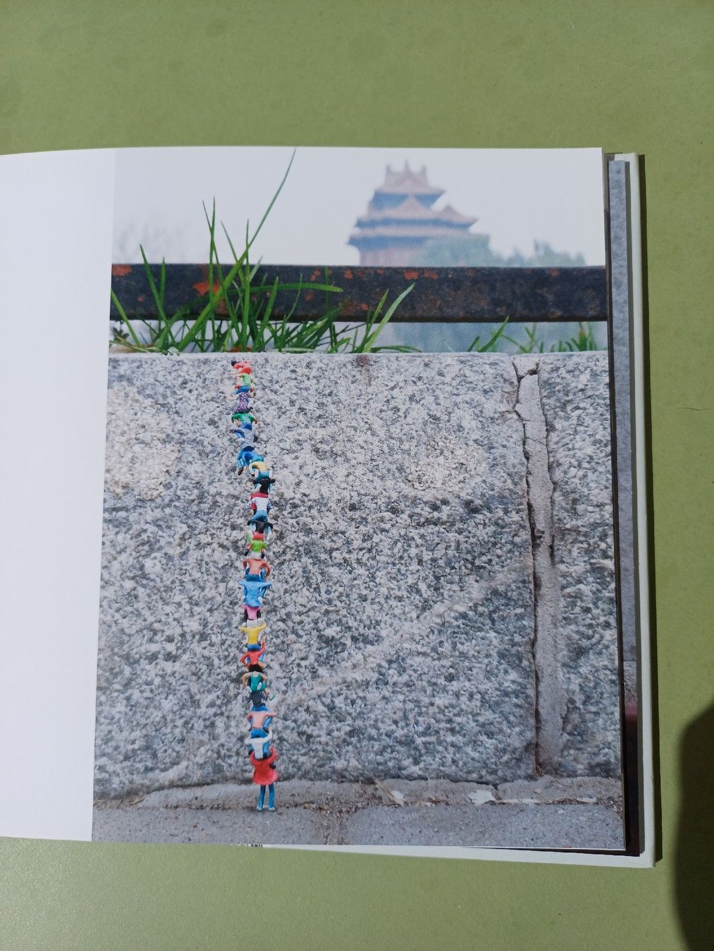 Libri: Slinkachu "Kleine Leute in der weiten Welt"   – Usato da Begnins venduto da Drastic-Sound 4