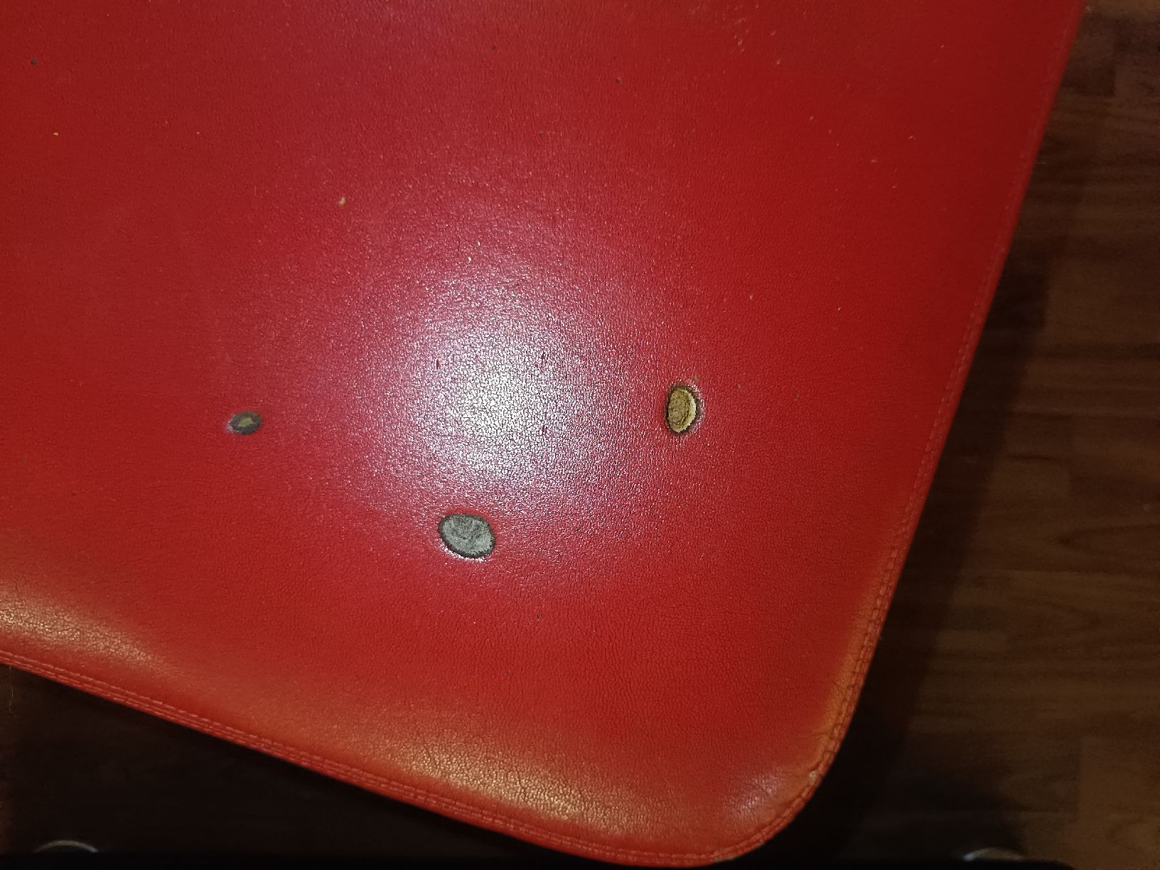 Sofas: Möbelset Lounge schwarz-rot mit Gebrauchsspuren – Gebraucht aus Wettingen von Sel_Bat 7