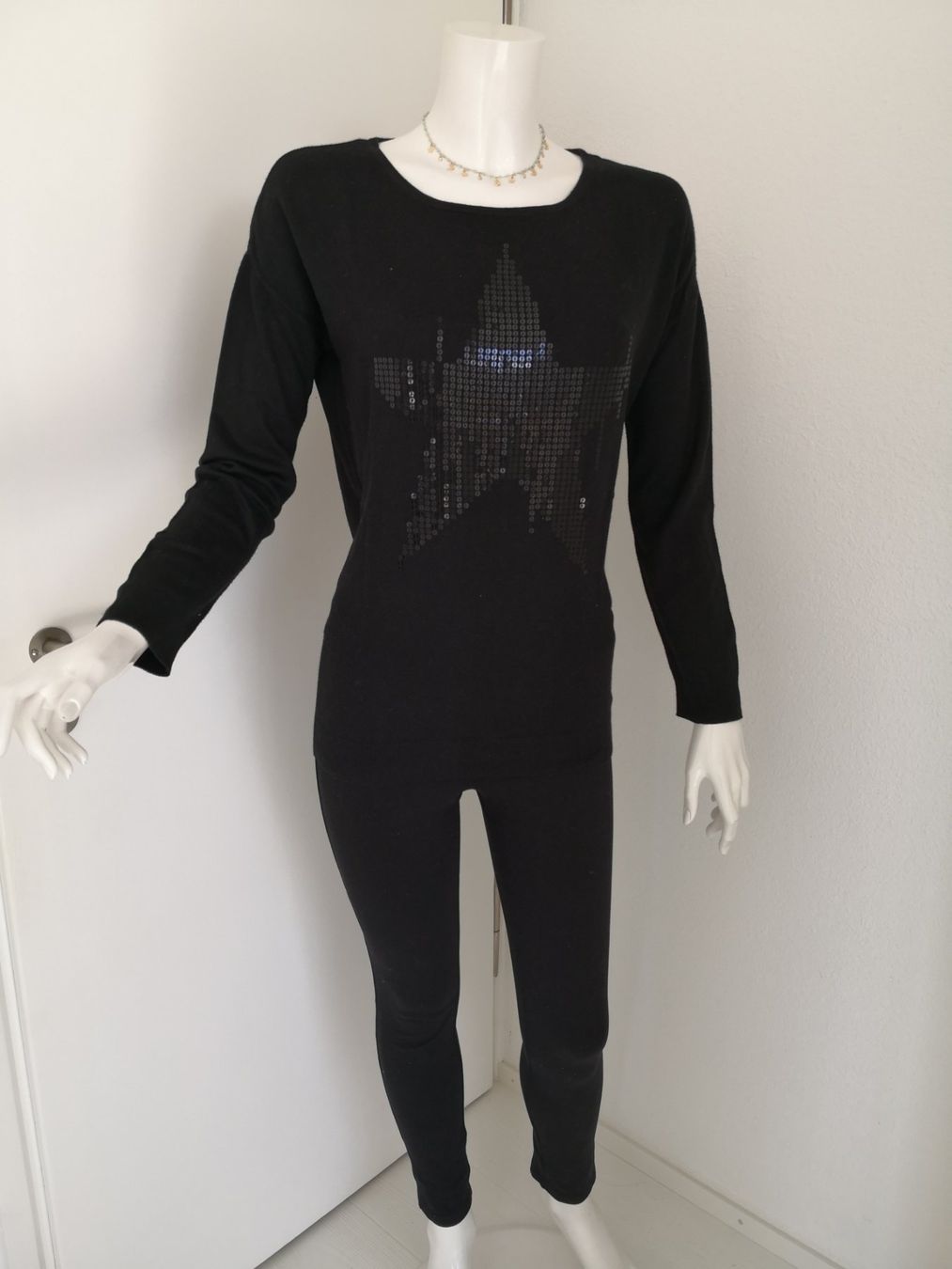 S.Oliver Pulls & Sweat-shirts: 🤩S.OLIVER STRICK-PULLOVER SCHWARZ & STERN-PAILLETTENMUSTER – D'occasion à Olten par Naja-Twins-Twins 5