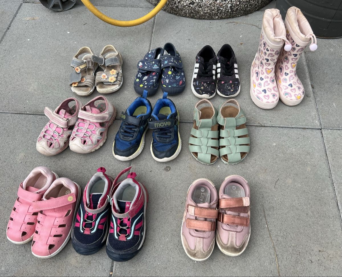 Scarpe per ragazze: Schuhpaket Gr. 25 – Usato da Lützelflüh-Goldb venduto da F1tom
