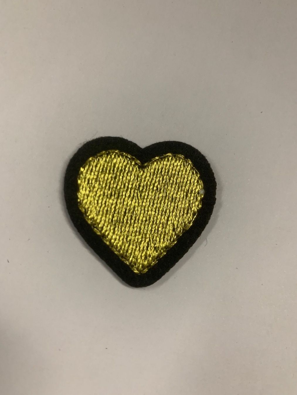 Toppe: Herz Gold Badge, Patch, Bügelbild – Nuovo e nell'imballaggio originale da Ostermundigen venduto da Mcone