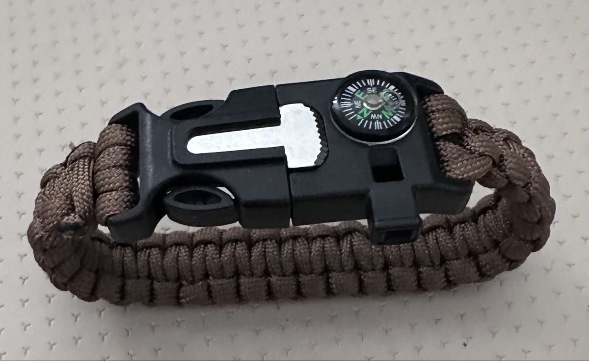 Bracciali & Braccialetti: Bracelet survie multifonctionnel – Usato da Martigny venduto da qerej