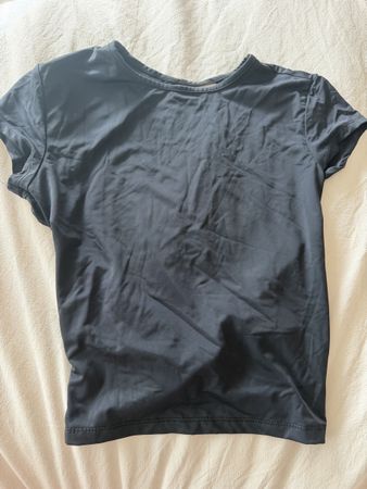 T-Shirt Bershka schwarz offener Rücken