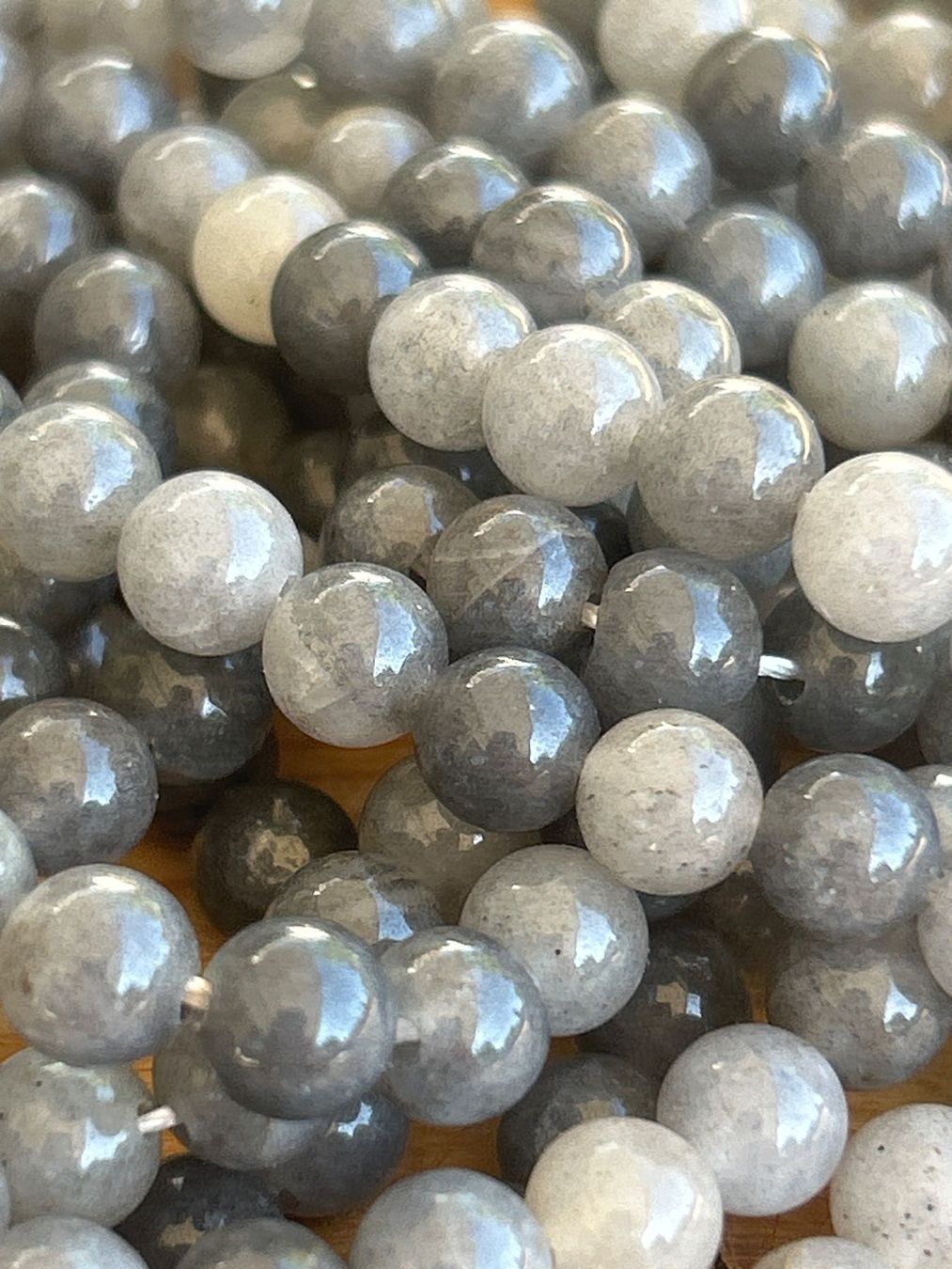 Minerali & Pietre curative: Strang grey cloud quartz Kugeln / stone beads 4 mm – Nuovo (secondo la descrizione) da Niederrohrdorf venduto da Ytobi 2