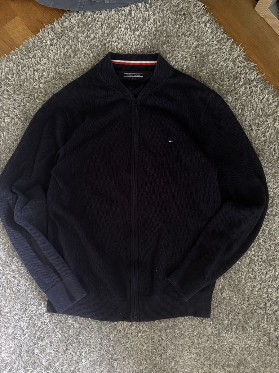 Tommy Hilfiger Pulls & Sweat-shirts: Tommy Hilfiger Men's Navy Pulli – D'occasion à Brislach par edu_t6pq