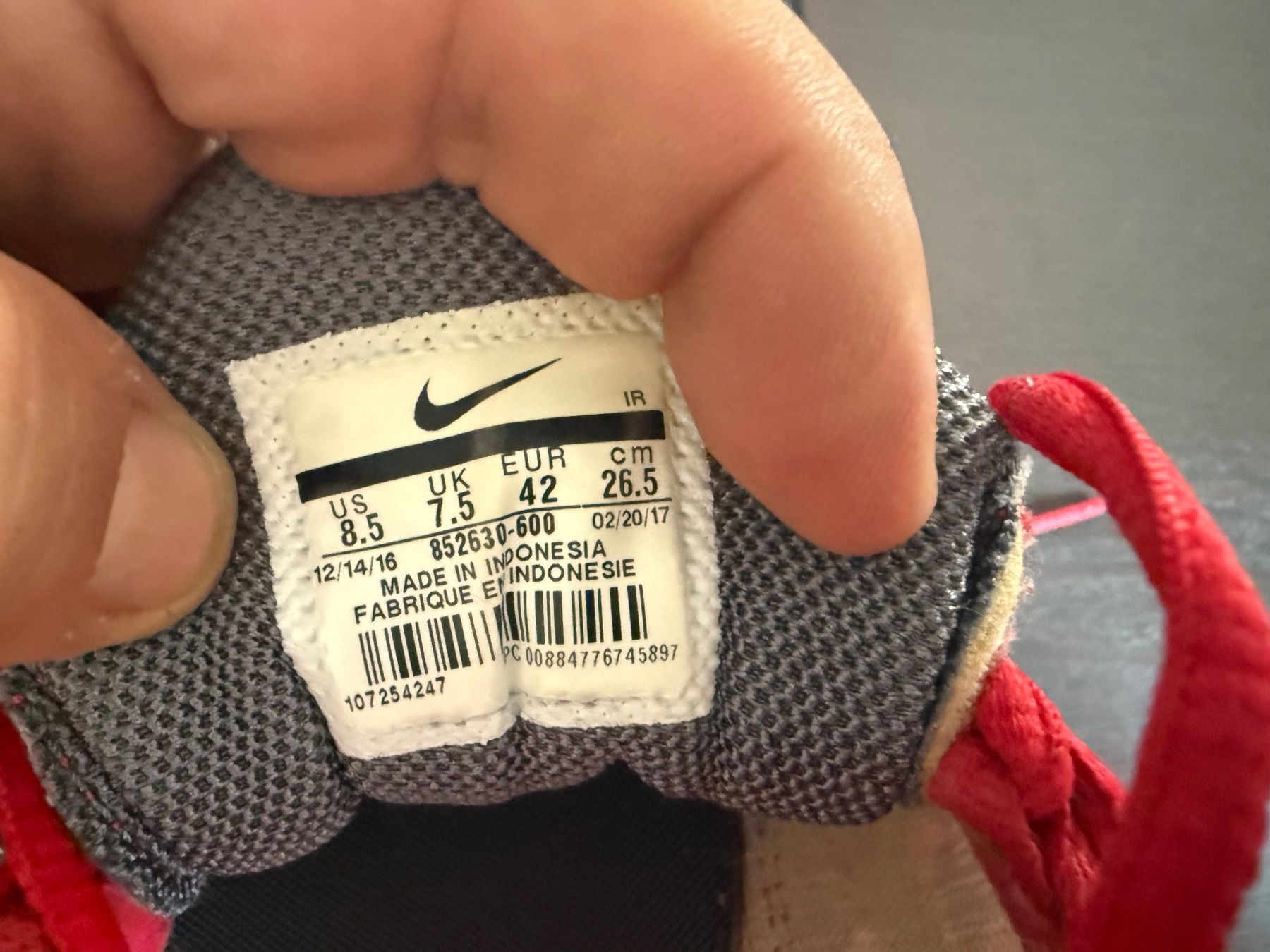 Nike Chaussures hommes: Nike Sneaker rot/grau EU 42 – D'occasion à Goldach par jil_vnd8 1
