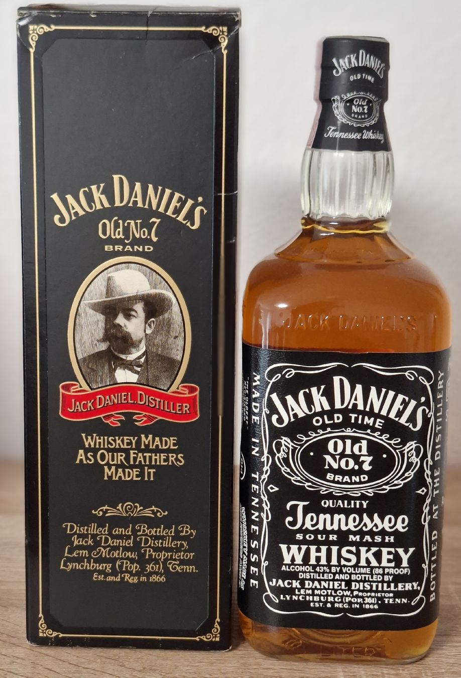 Jack Daniels Bevande alcoliche: Jack Daniel's Old No. 7 Whiskey 1 Liter mit Box – Nuovo (secondo la descrizione) da Affoltern am Albis venduto da Ab_1.-