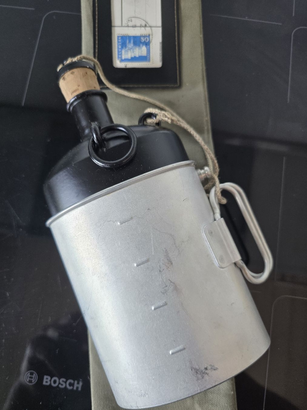 Attrezzatura & Pezzi di ricambio: Original Schweizer Armee Feldflasche mit Überzug – Usato da Kestenholz venduto da _Nostalgia_ 1