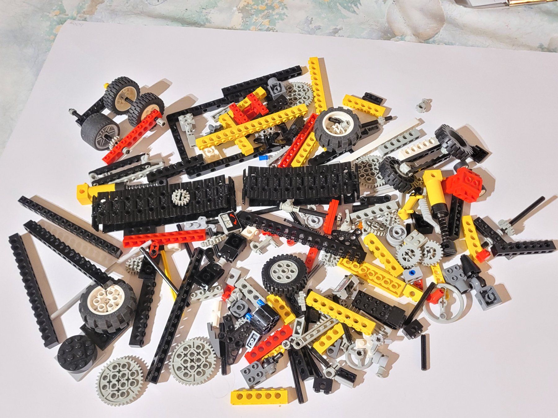 Lego Baukästen: Lot de pièces Lego Technic – Gebraucht aus La Tour-de-Peilz von estelle69