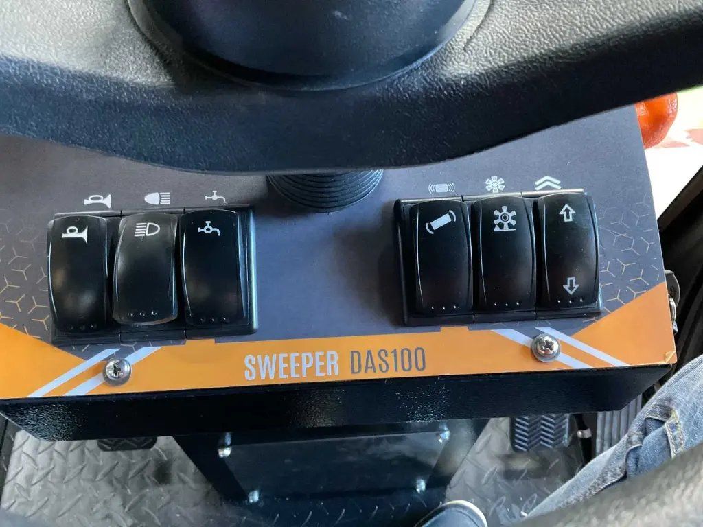 Daewoo Tutte le macchine: Kehrmaschine Daewoo DAS100 – Nuovo (secondo la descrizione) da Buchs ZH venduto da lukas_6708 5