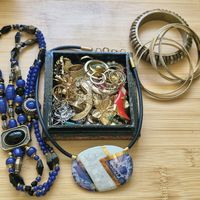 boîte à bijoux mystères dorée 