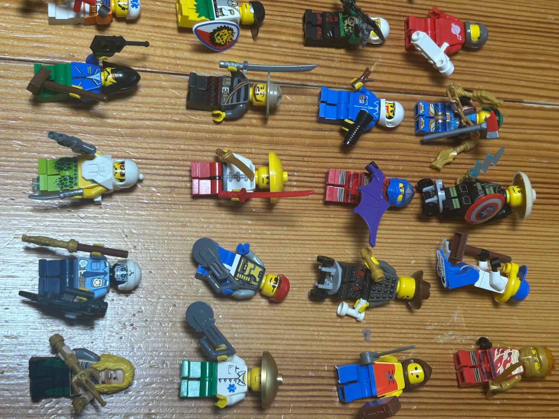 Lego Giocattoli: 40 verschiedene Lego Personen – Usato da Volketswil venduto da Daniel68ernst 2