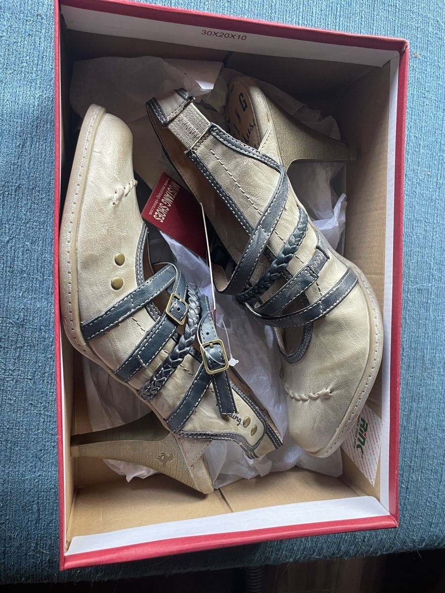 Chaussures femmes: Sandalette Absatz – Neuf avec emballage d'origine à Lenk im Simmental par banane50626 2