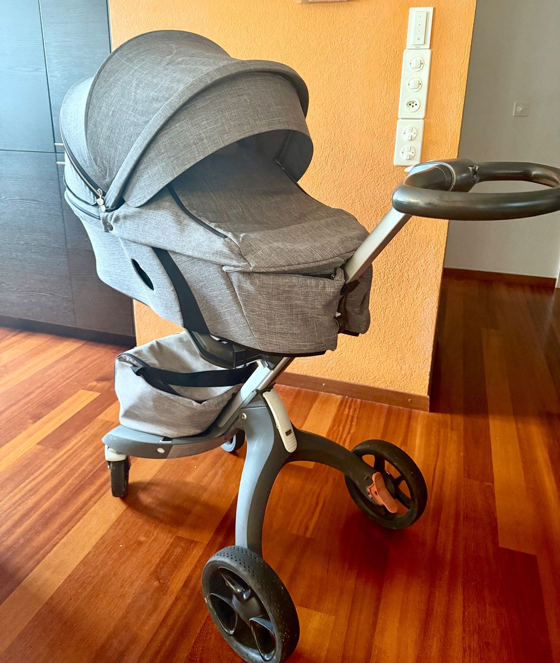 Stokke Carrozzine: Poussette Stokke Xplory Gris, Kit Complet – Usato da Mont-sur-Lausanne venduto da cit_8xct 6