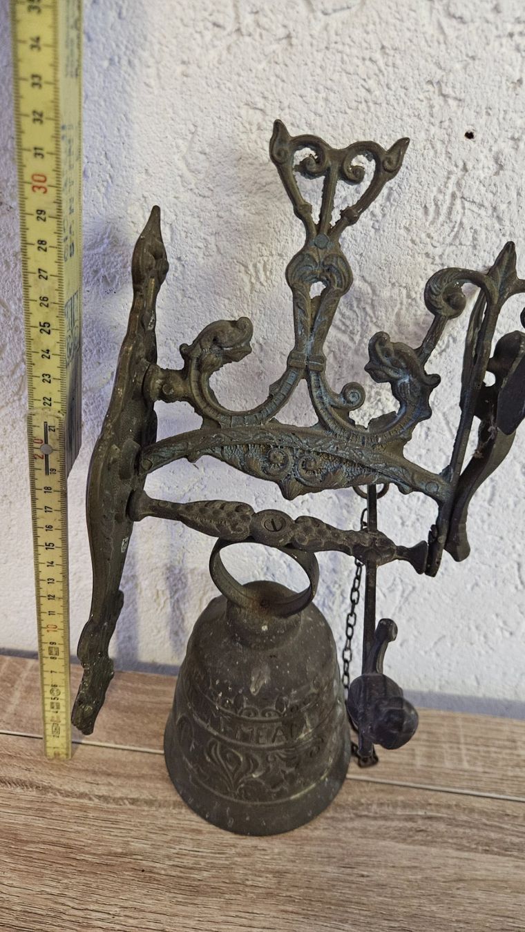 Campanacci mucche: Vecchia campana da esterno in metallo – Usato da Melano venduto da H-Sara 2