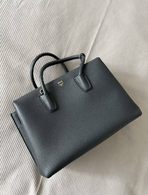 Borse da donna: MCM Milla Tote Medium grau UNGETRAGEN – Usato da Allschwil venduto da nic_6yf6 1