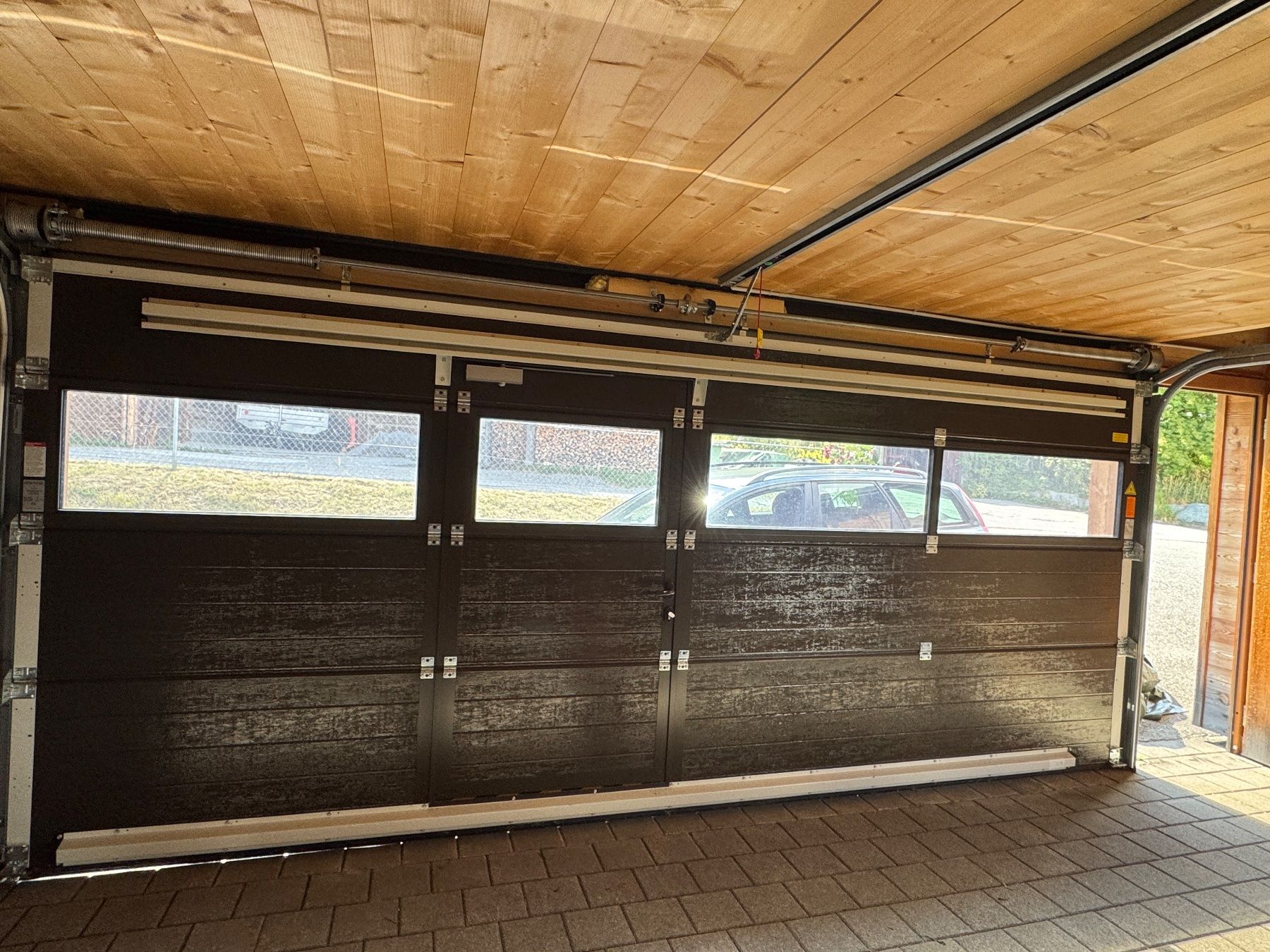 Türen: Rolltor elektrisch mit integrierter Türe und Fensterfront – Gebraucht aus Chur von Kalafi 4