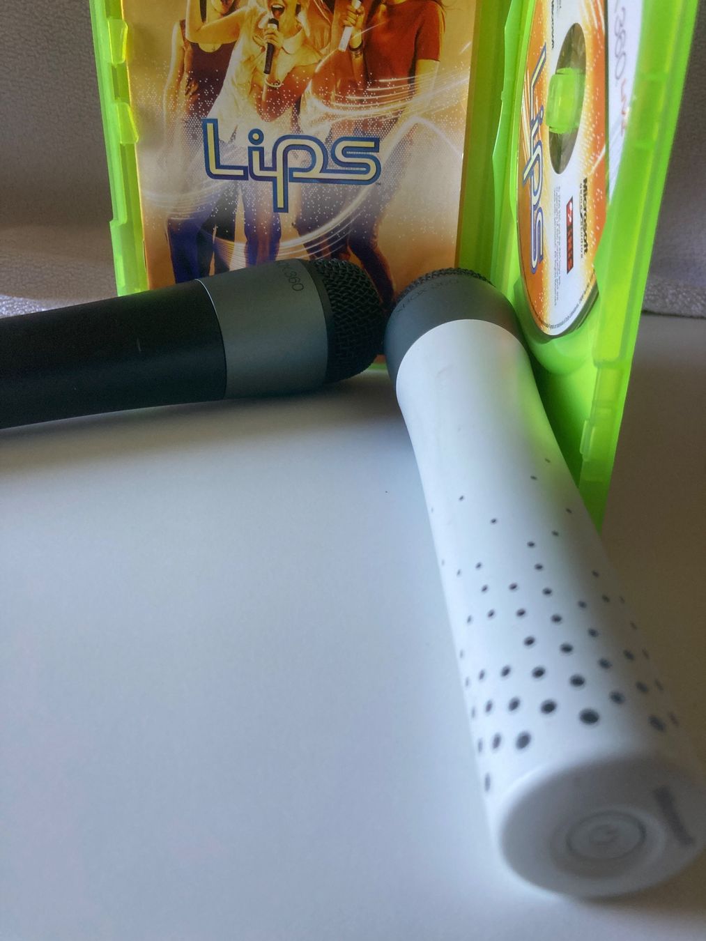 Microsoft Spiele: Lips Xbox 360 Karaoke-Set mit 2 USB-Mikrofonen – Gebraucht aus Mägenwil von Mitral32 6