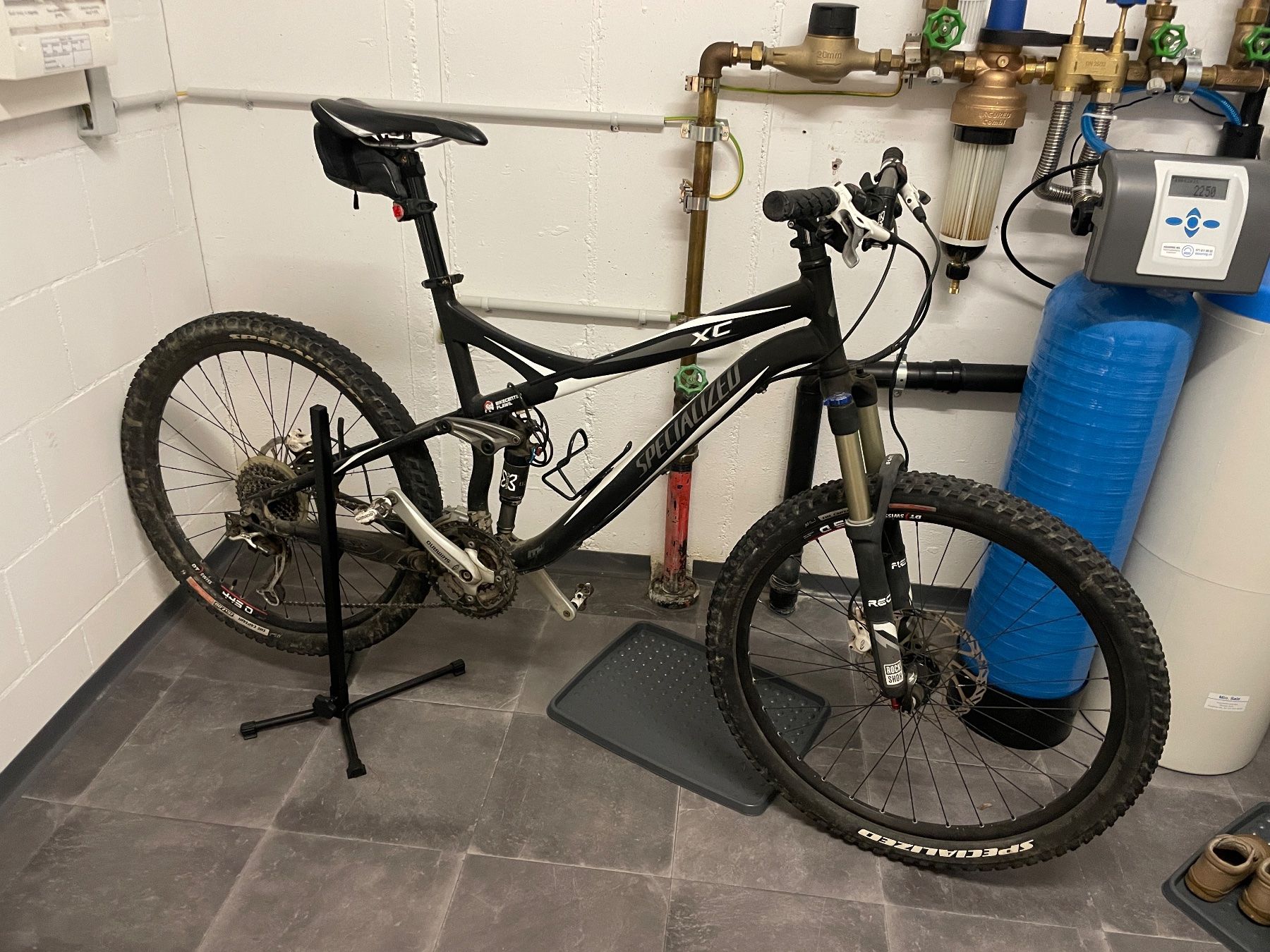 Specialized Velos: Specialized FSR XC Expert - Large - 26 Zoll – Gebraucht aus Niederuzwil von