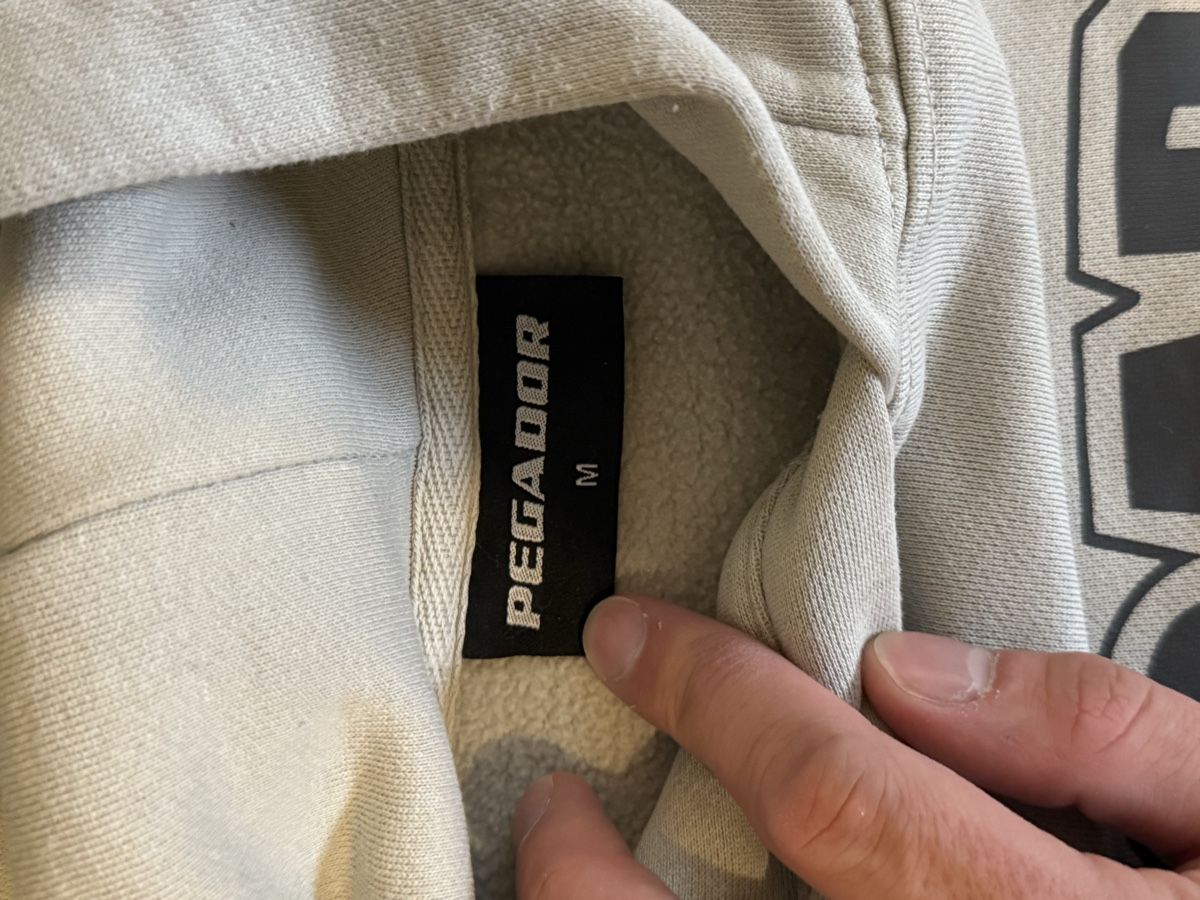 Pegador Pullover & Sweatshirts: Pegador Hoodie "Cold Hearts" Grösse M – Gebraucht aus Oberlunkhofen von max_8lsv 2