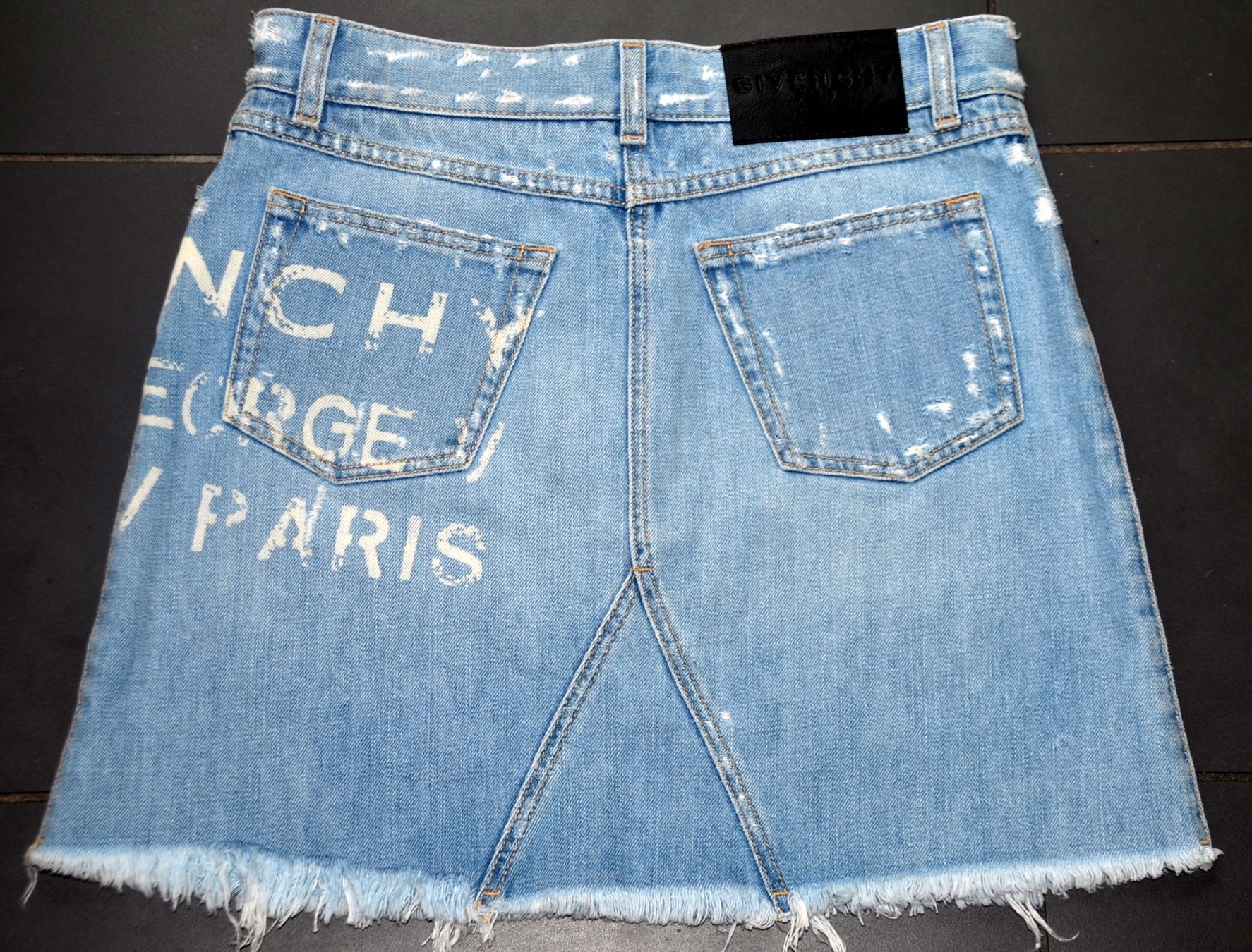 Givenchy Gonne: Givenchy Rock / jupe .38 – Usato da Collonges venduto da arashee 1