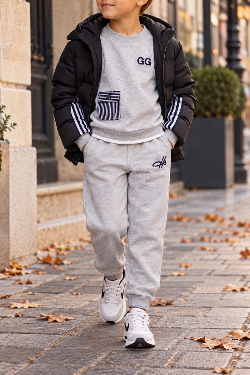 Ensembles: ENSEMBLE JOGGING ENFANT GRIS, TAILLE 130 – Neuf (Voir description) à Lausanne par mar_6snp