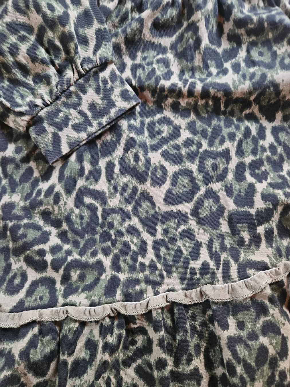 Robes et jupes: 2 Kleider 146 WE und Desigual – D'occasion à Rifferswil par fle_5nqr 3