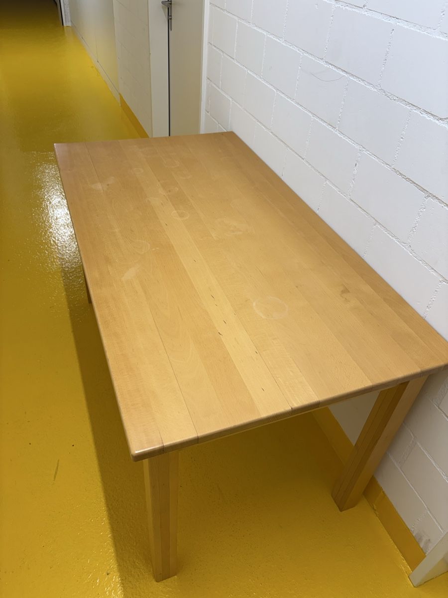 Pfister Tavoli: Massiver Buchentisch, zerlegbar, 140 x 75 – Usato da Oberwil b. Zug venduto da damon78