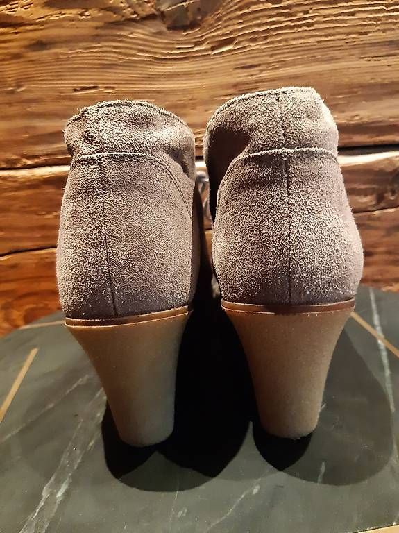 Scarpe da donna: graue Ankleboots, Keilstiefelette, Gr. 41 – Usato da Sommeri venduto da 5eller 2