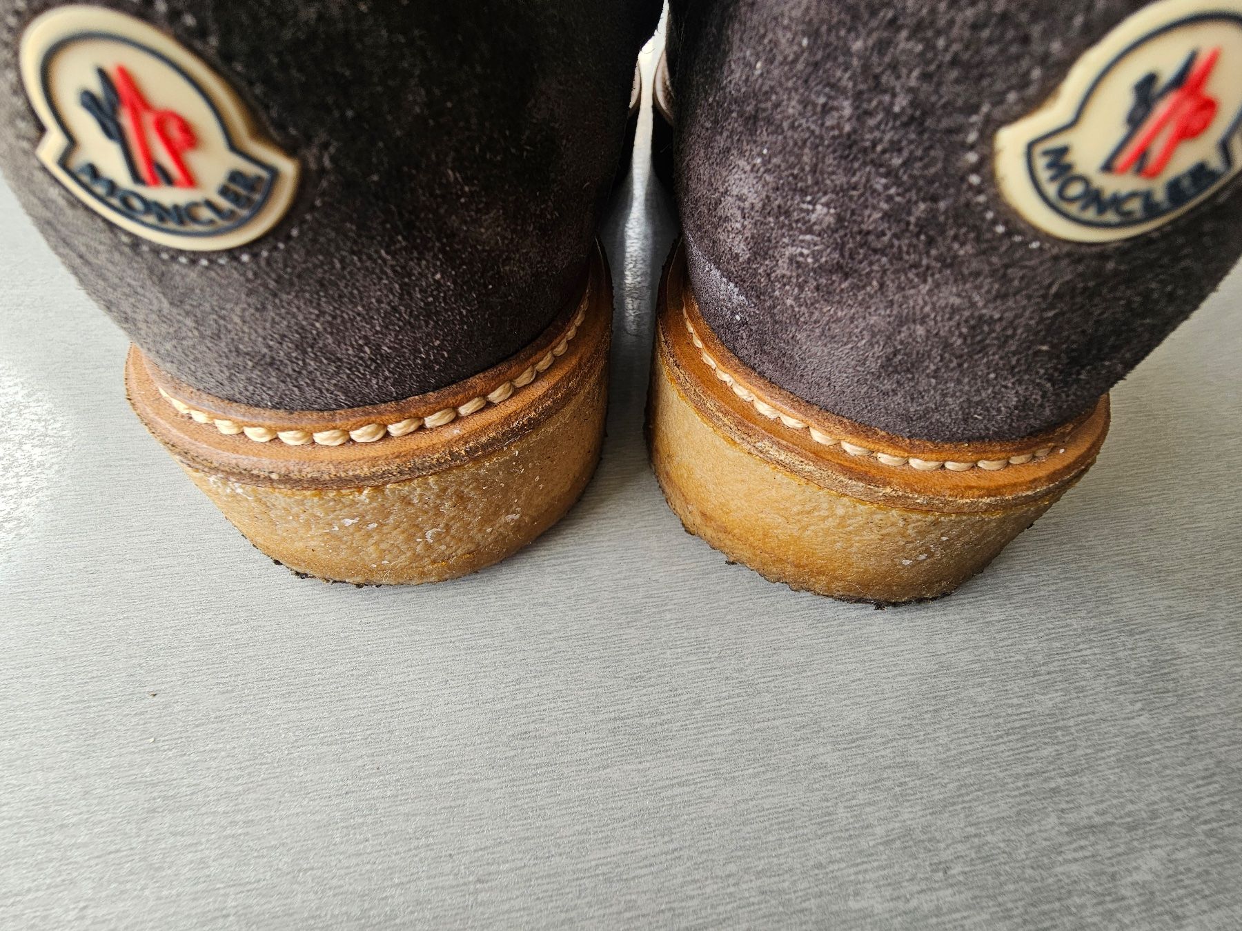 Moncler Scarpe da donna: Botte hiver daim et duvet – Usato da Château-d'Oex venduto da bla_b6mv 4