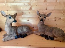 Lot de 2 figurines biches décoratives couchées environ
