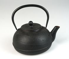 Original Japanische Gusseisen-Teekanne Nanbu Tekki