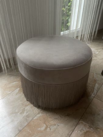 Trendiger Pouf Sitzhocker mit Fransen grau