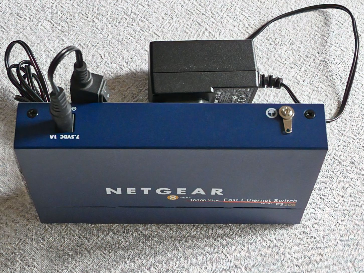 Netgear Hub & Switch: NETGEAR FS108 8-Port Fast-Ethernet-LAN-Switch – Nuovo (secondo la descrizione) da Küsnacht ZH venduto da guggi24 2