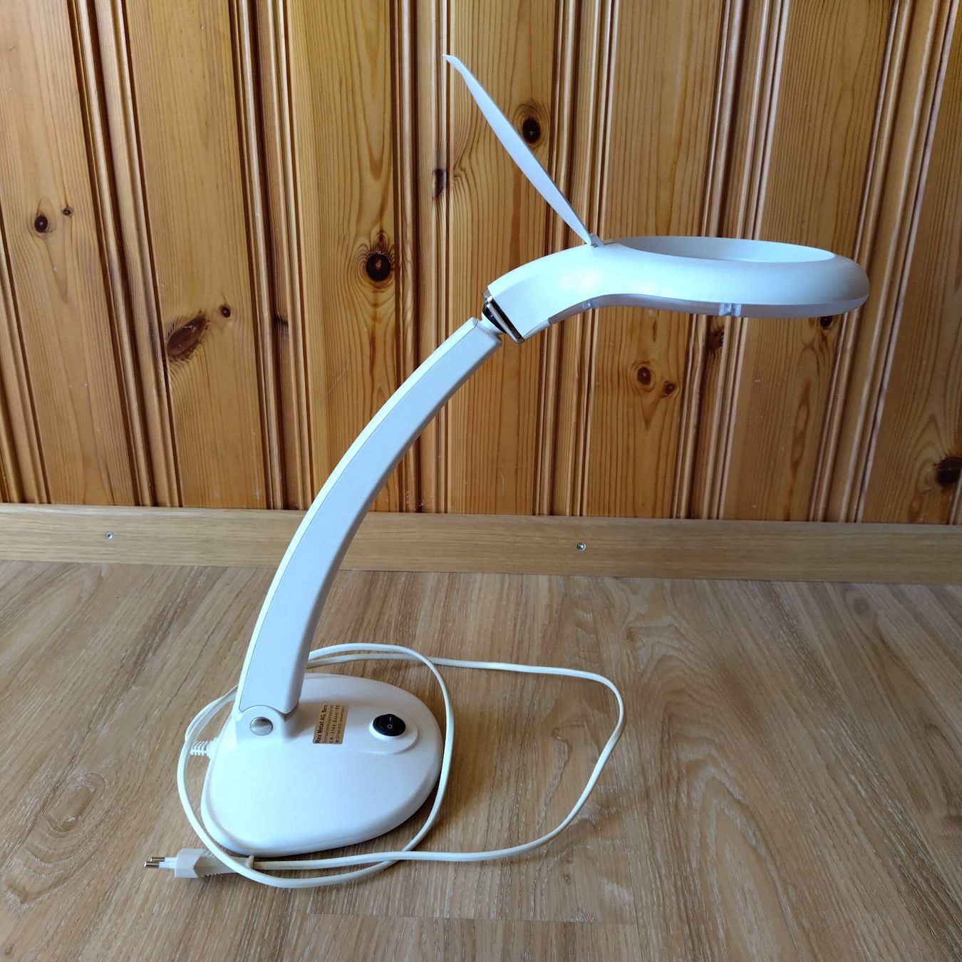 Lampen: Tischlampe mit Lupe – Gebraucht aus Buchs von mdi_mpx5