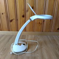 Tischlampe mit Lupe