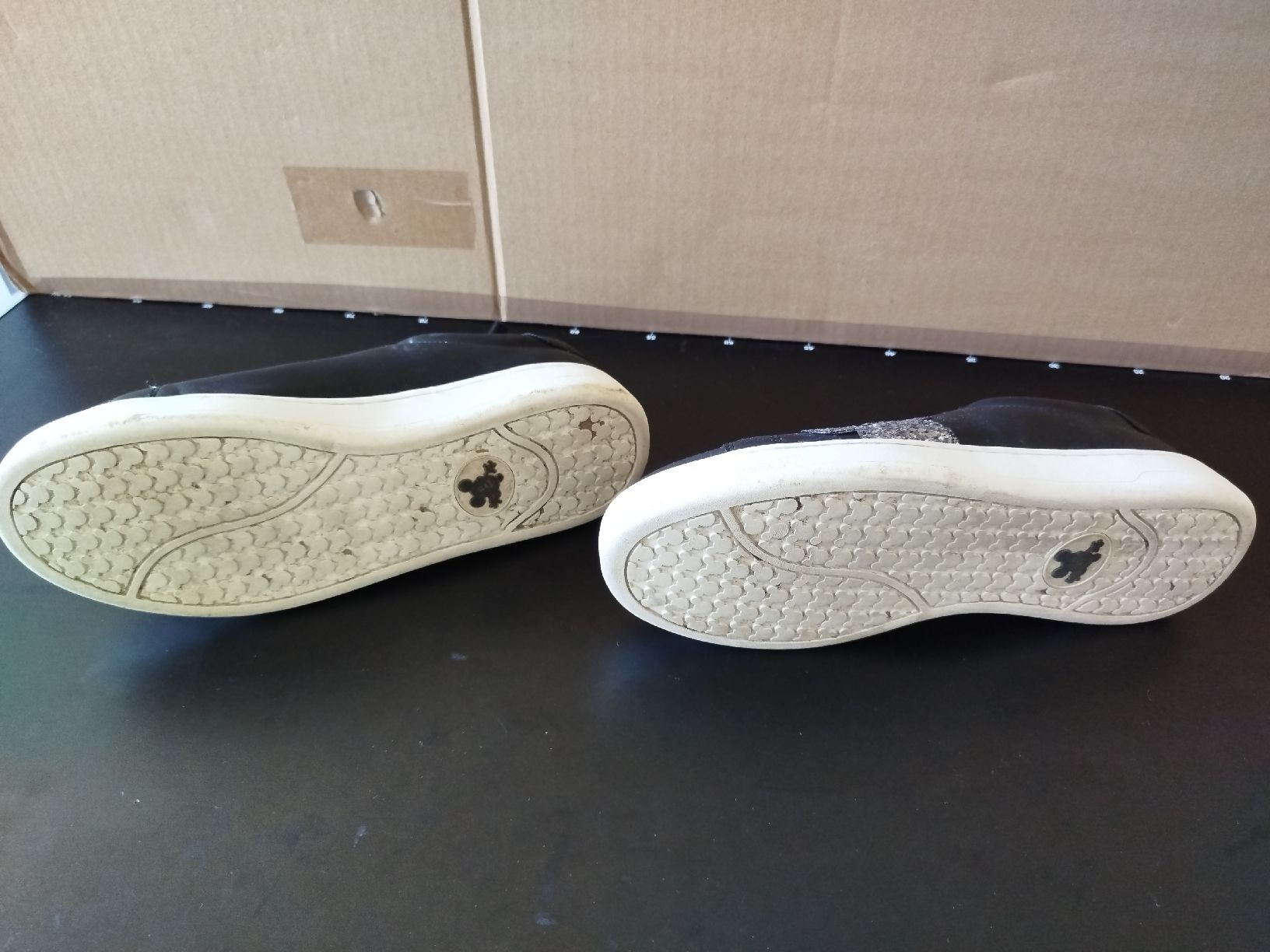 Damenschuhe: Schwarz Mickey Mouse Schuhe Grösse 40 gebraucht – Gebraucht aus Rümlang von kpw_t955 2
