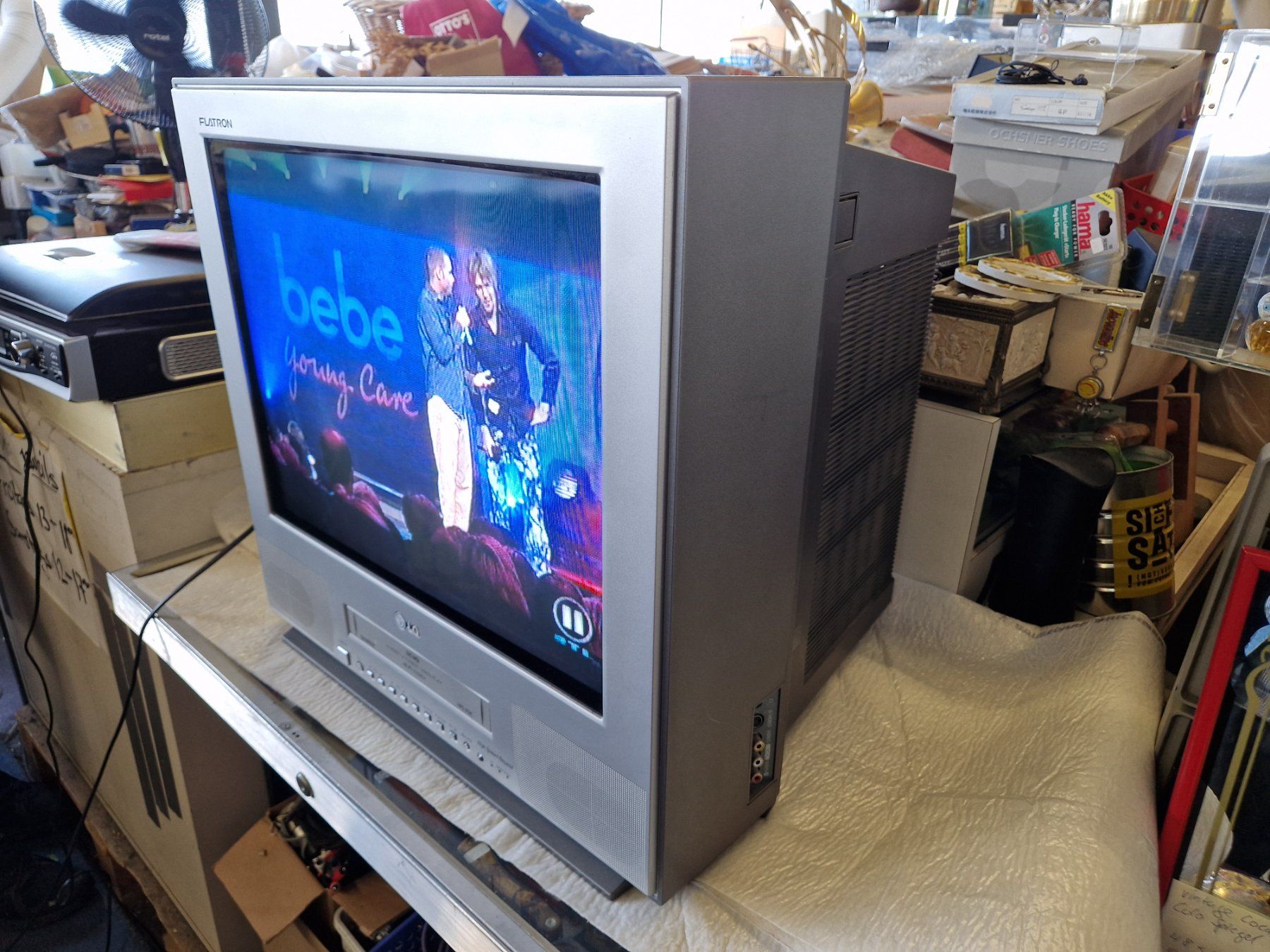 Televisori: Flatron Röhrentv mit integriertem Video Recorder LG – Usato da Wädenswil venduto da tome70 1