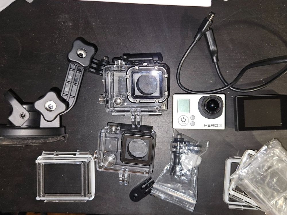 Gopro 3 avec écran, accessoires et chargeur (Gebraucht) in Ecublens VD ...