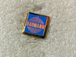 Ansteckpin 83: Baumann