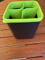 Pot à ustensiles Tupperware.