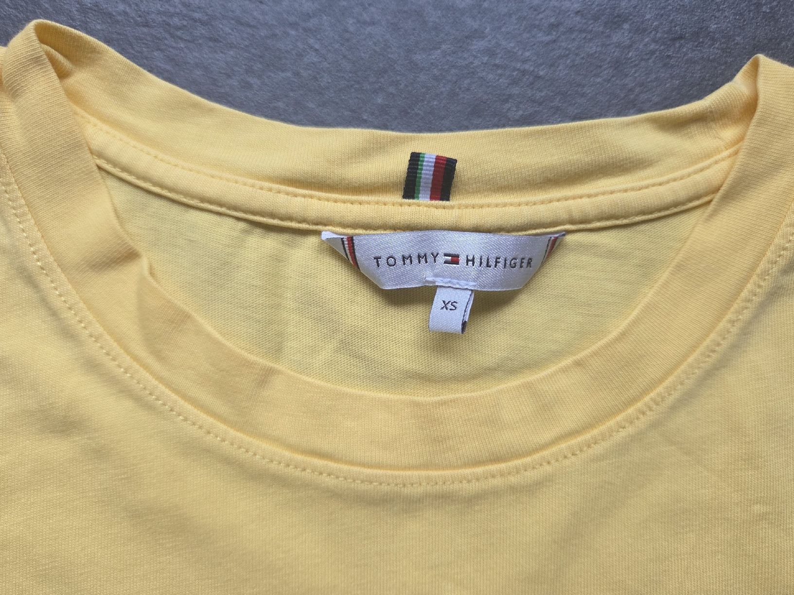 Tommy Hilfiger T-shirt: Damen Tommy Hilfiger T-Shirt – Usato da Eglisau venduto da ixia_ixia 4