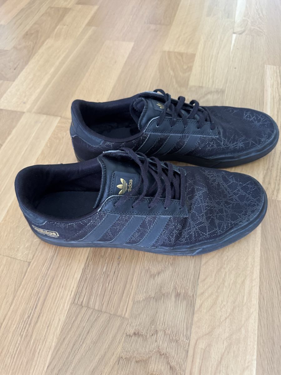 Chaussures hommes: Sneaker Addidas Grösse 44. 2/3 – D'occasion à Regensdorf par scheissspiel 1
