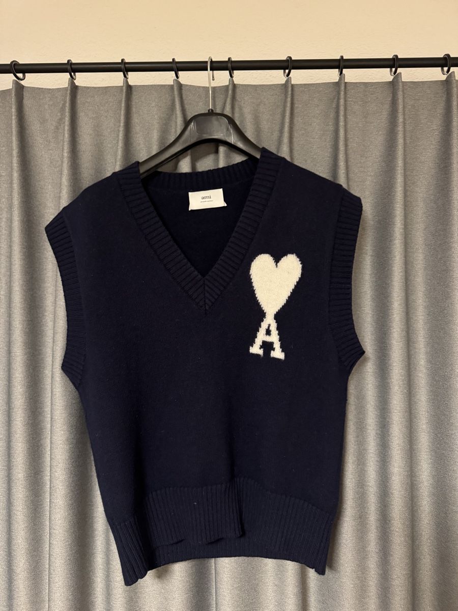 Top: Ami Paris Jumper – Usato da Grüningen venduto da Jimmy20