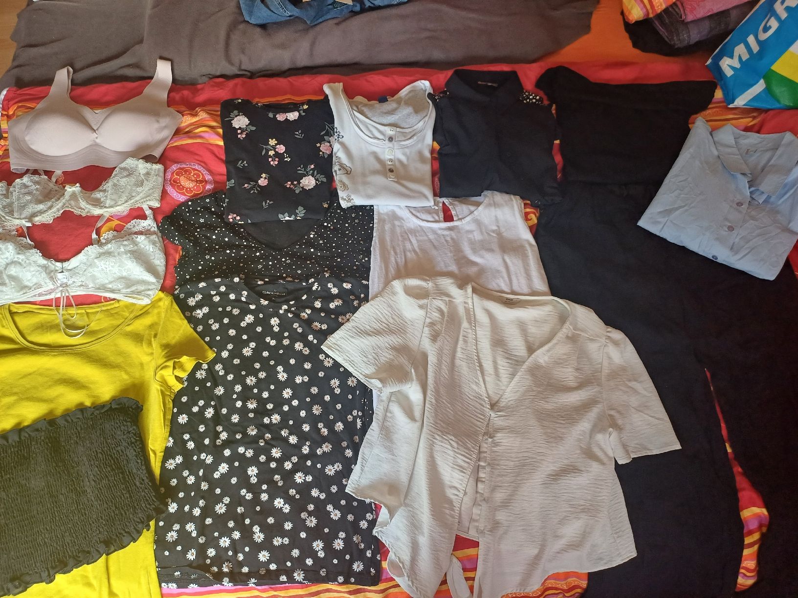 Lotti di vestiti: Kleiderpaket an diversem – Usato da Niederwangen BE venduto da Loulilou86